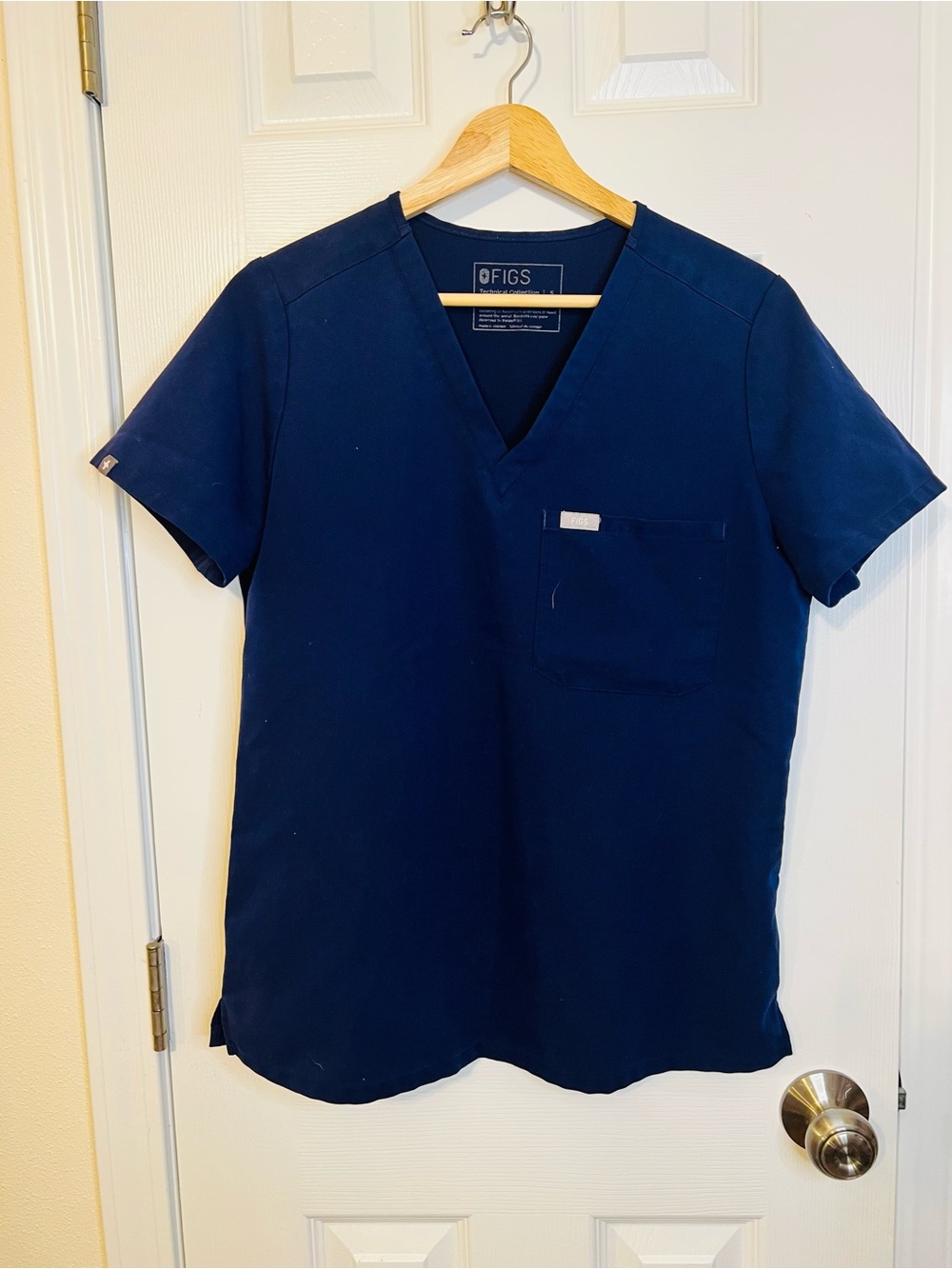 Figs Women's Navy V-Neck One Pocket Scrub Top